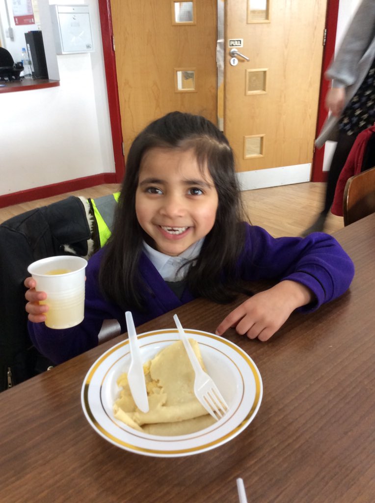 DixonsAAPrimary's tweet photo. Reception walked all the way to Cafe West, chose a pancake topping and paid at the till. They were delicious! #dixonsaa #whatitaughttoday https://t.co/RHvfvUeIom