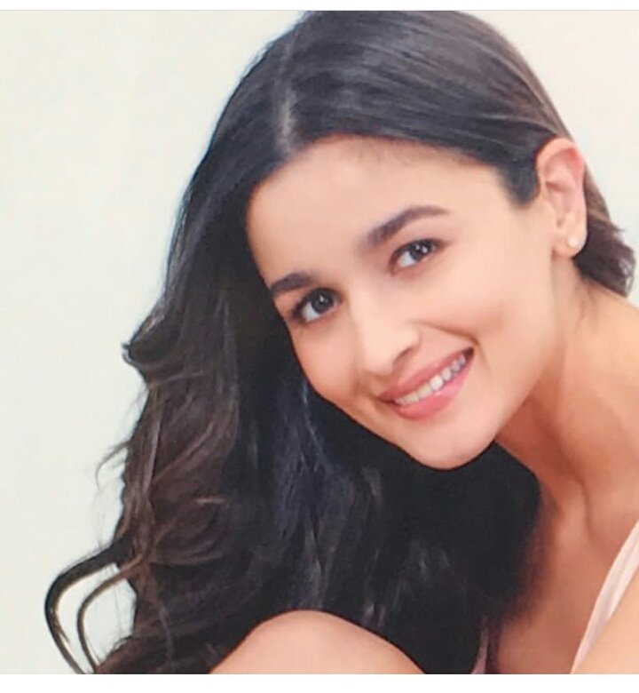 Trend Alert
Tag : HAPPY BIRTHDAY ALIA BHATT
Time : 2 pm! 
Spread the word  