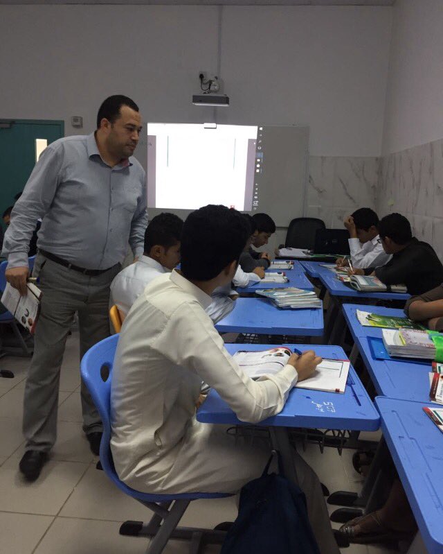 mawkalid's tweet photo. #تعليم_ينبع نفذت شعبة اللغة الإنجليزية درساً تطبيقياً في ثانوية الحديثة الأهلية فُعّل فيه استراتيجيات التعلم النشط. نفذ الدرس لأستاذ/ عمرالسيد ، بحضور مشرفي اللغة الإنجليزية الأستاذ /عمر الزليباني والأستاذ/ عبدالرحمن الحبيشي وعددٌ من معلمي اللغة الإنجليزية في المرحلة الثانوية . https://t.co/tZGPf8UgDO