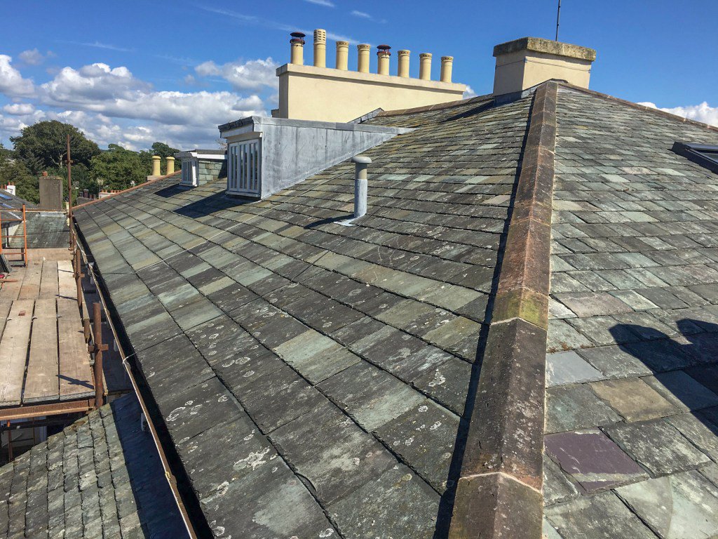 Papcastle Strip and Re-Slate Works.
#roofing #slate #ReRoof #Roof #work #Tradesman #FRS foxys-roofing-service.co.uk/2018/03/10/pap…