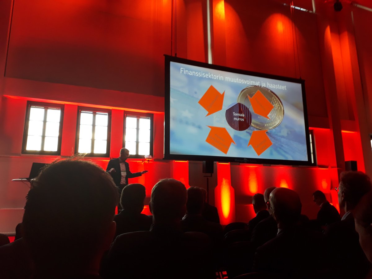 Minna_PK's tweet photo. 600Minutes Executive IT, Juho Malmberg OP ja finanssialan muutos #600Minutes #managementevent https://t.co/EK5wUQrTiz
