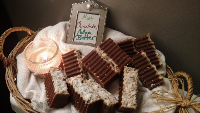 Soap, soap, soap, tea, tea, tea! Lots of flavors and scents all handmade❄️✌️ inquires email lylastormxxx@gmail