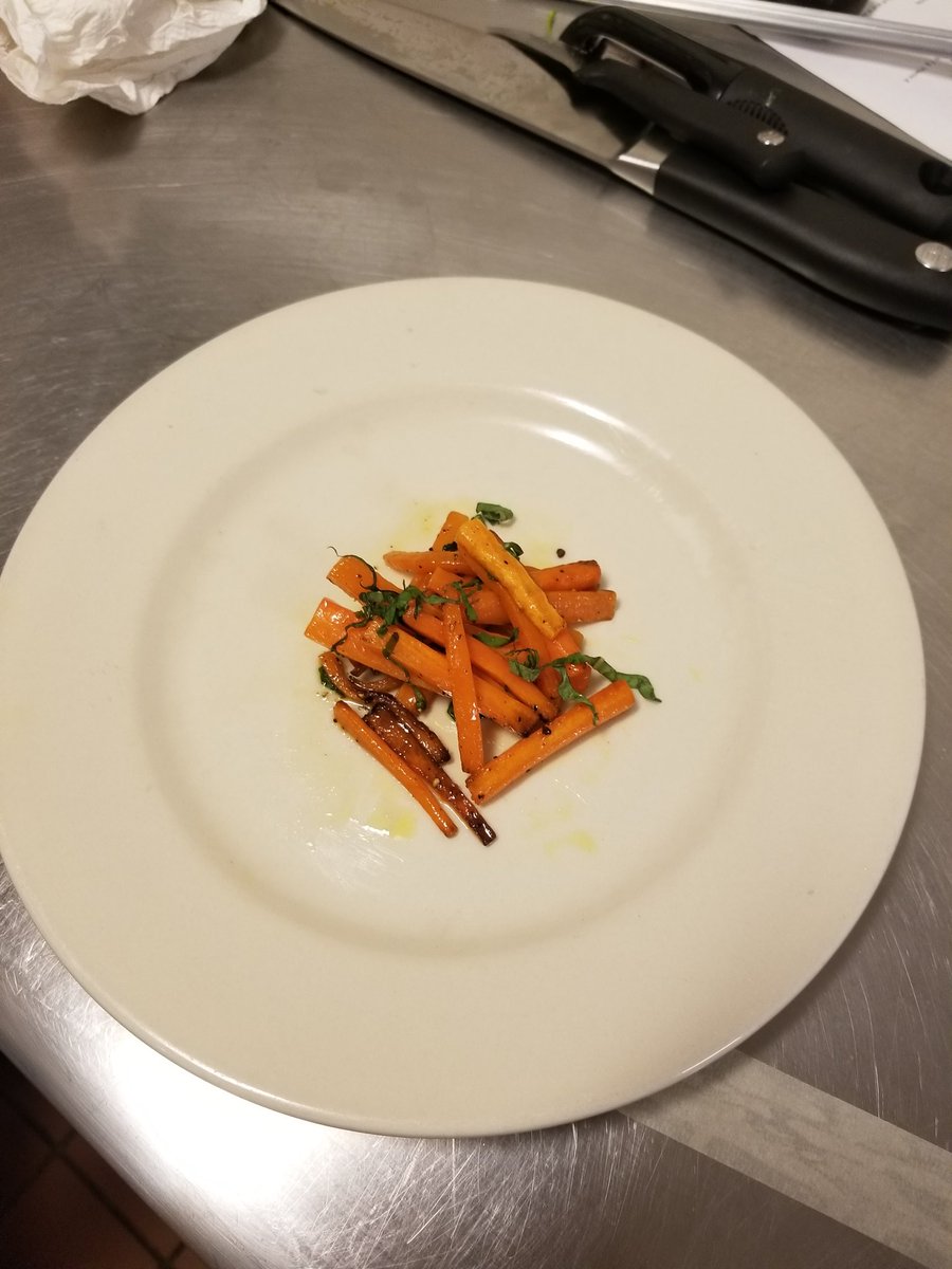 cibaenonorteno's tweet photo. @LincolnTech #progress #knifeset #mapleglazedcarrots #firstprojects #A+ #culinaryexperience #culinarylifestyle #cheforbust https://t.co/VuZNvuhEy9