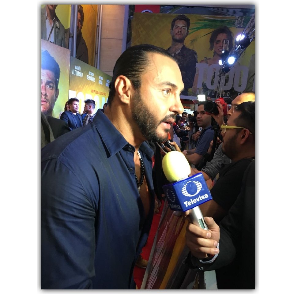 padmapr_mx's tweet photo. 📽 @Victorlatin77 durante la premier de #TodoMal de @Videocine #Prensa #PR #PadmaPR https://t.co/Wp3Cx2dipy