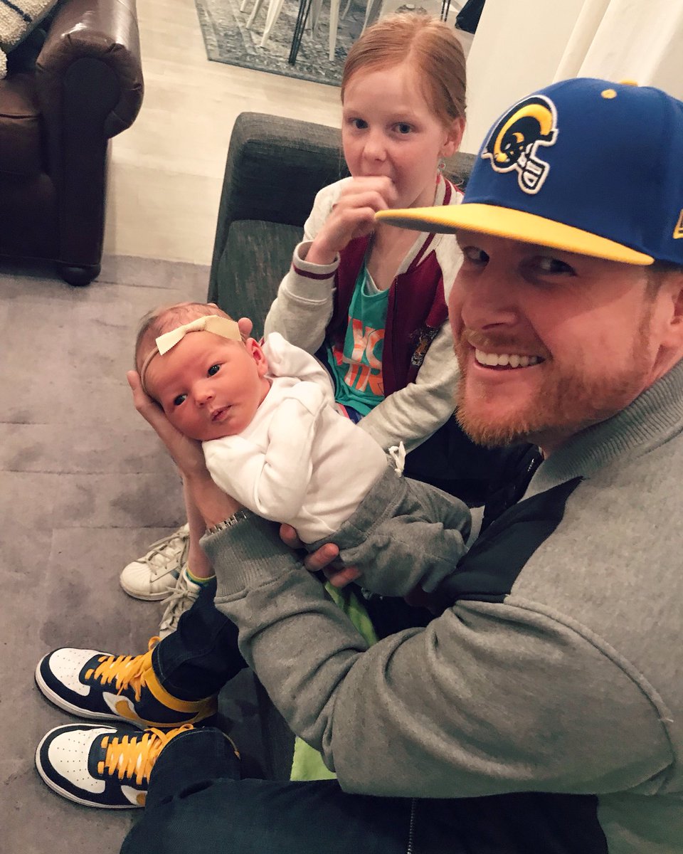 ScottWarner18's tweet photo. Just met my beautiful new niece Vivian. One of the prettiest babies I’ve ever seen. She let me know I was her favorite uncle. So happy for @thestevenwarner &amp; @sariahwarner. #family https://t.co/xKPX2Y2cav