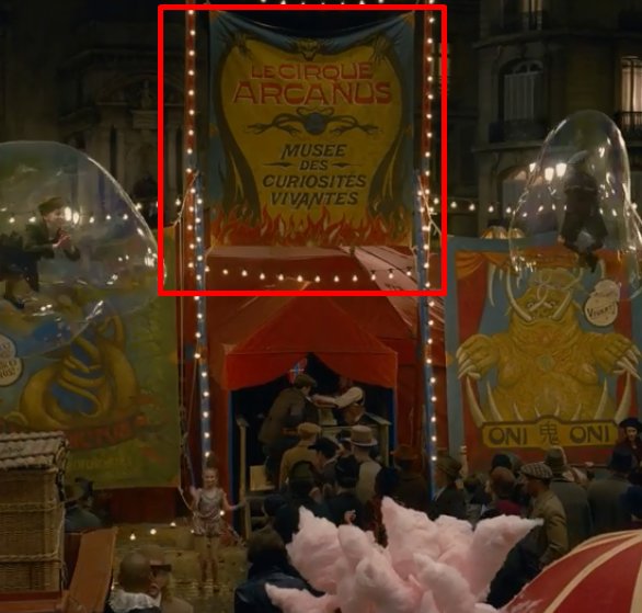 AFYDEMx's tweet photo. #FantasticBeasts || En la primera película de #AnimalesFantásticos, durante una escena, aparece un cartel sobre el circo "Arcanus", circo que aparecerá en la segunda película. https://t.co/jnr5m9Bvw2