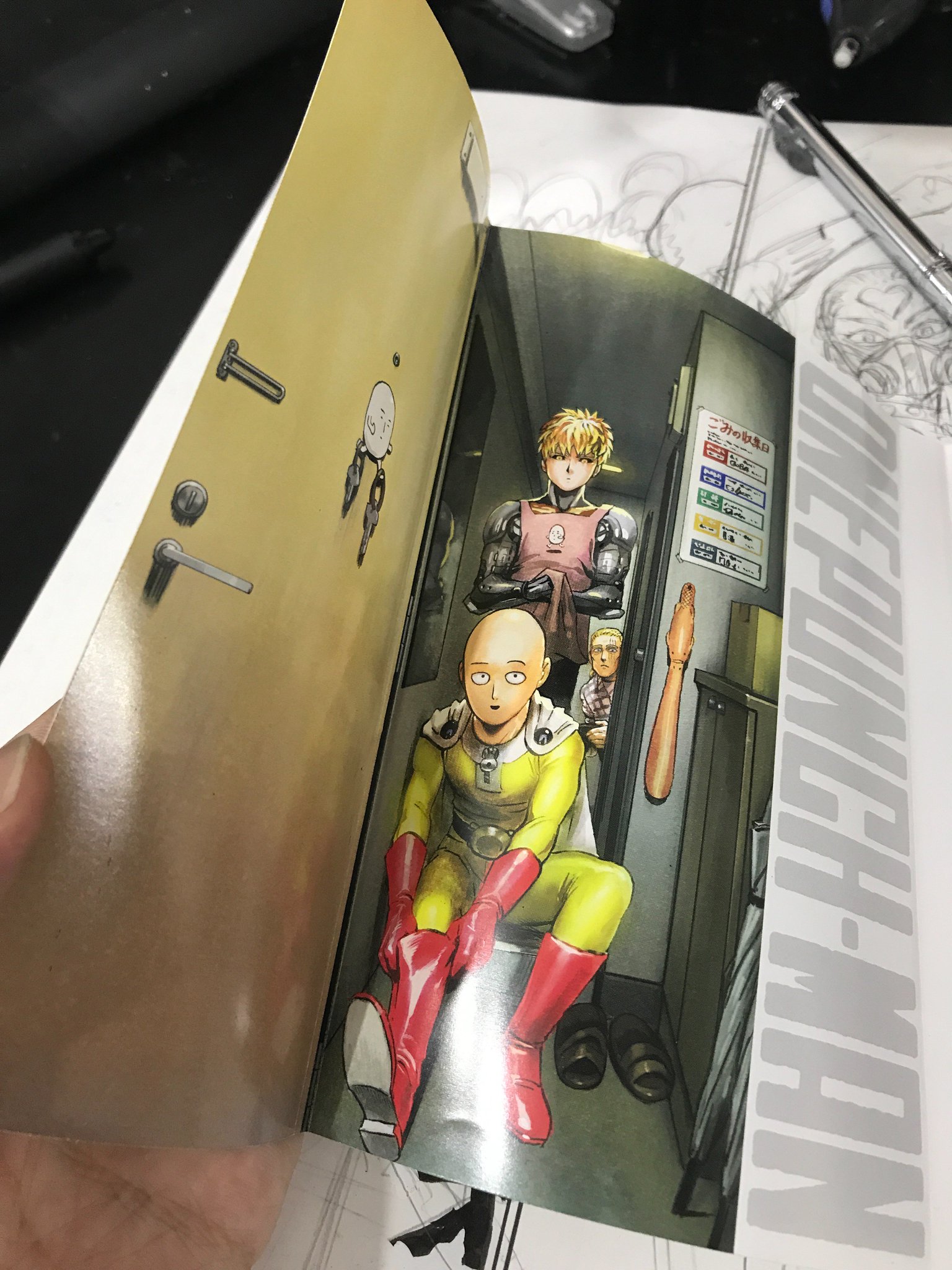 村田雄介 ワンパンマン16巻 の折り返しカットはサイタマ宅の玄関です 壁に貼り付ければあなたのお部屋にサイタマの玄関がやってきます 4月4日発売です よろしくお願いします 村田雄介 ワンパンマン16巻 の折り返しカットはサイタマ宅の玄関です 壁に貼り付ければあなたのお部屋にサイタマの玄関がやってきます 4月4日発売です よろしくお願いします
