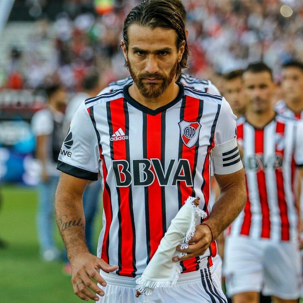 AtaqueFutbolero's tweet photo. “Pasé todas acá, me conocen. No soy de los que tienen que crear problemas con otros para salir bien parado y sobrevivir. Soy una persona transparente. No nací ni ídolo ni crack, tuve que pelearla desde abajo para llegar a esto". Leo Ponzio, señores. https://t.co/1zuYs28f47