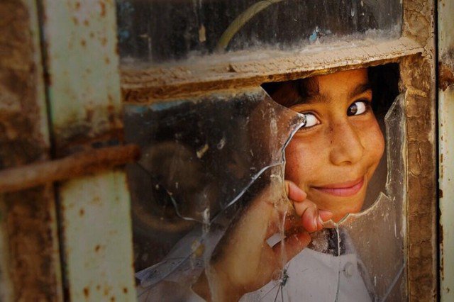bfos140999's tweet photo. *الحياة بسيطة جداً .. لدرجة أن الابتسامة قد تجعلك محبوباً جداً❤*

  #صباح_الخير https://t.co/nPbwwGdSwr