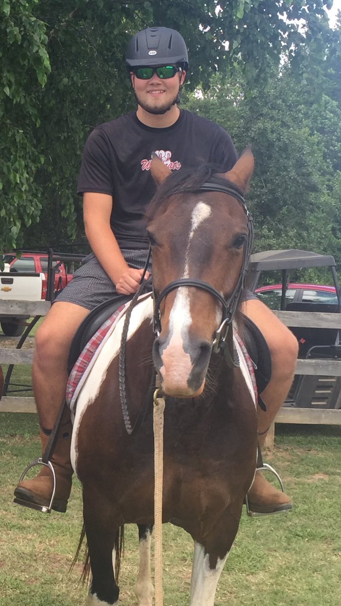 ronnie_goodman2's tweet photo. Y’all ever seen a horse ride a horse? Happy birthday to my bestest friend in the whole wide world I love you larry😘💞🔐👽❤️ #MLL @mileslangstonn https://t.co/mWw23PZVfu