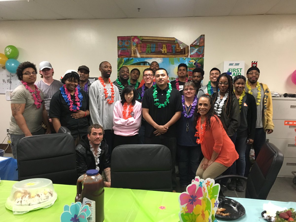 AthenaMASM555's tweet photo. Huge Thank You to Angel, MaryJane, Jolene &amp; Constance for hosting Freights Success Sharing Party 🌸💵🌺 You did abGreat job! #FunFoodFellowship #TheyEatFreight #UNTOUCHABLES @KhariHeru @AkinsMel @AmberD___ @triple555hd https://t.co/e5Mj5AcYee