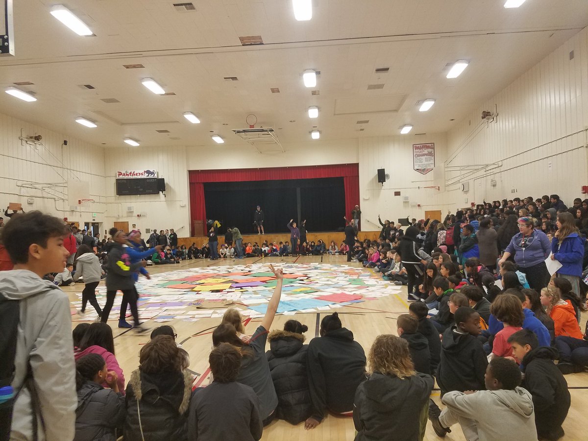 Ish_the_Dish's tweet photo. .@EdnaBrewerMS students stand with those affected by gun violence. #ArmMeWith More Support staff for my SDC SPED program and a fully funded IDEA Act! #WeAreOEA #WeAreCTA #UnionStrong #OakEdu https://t.co/7x5ZstbqKX