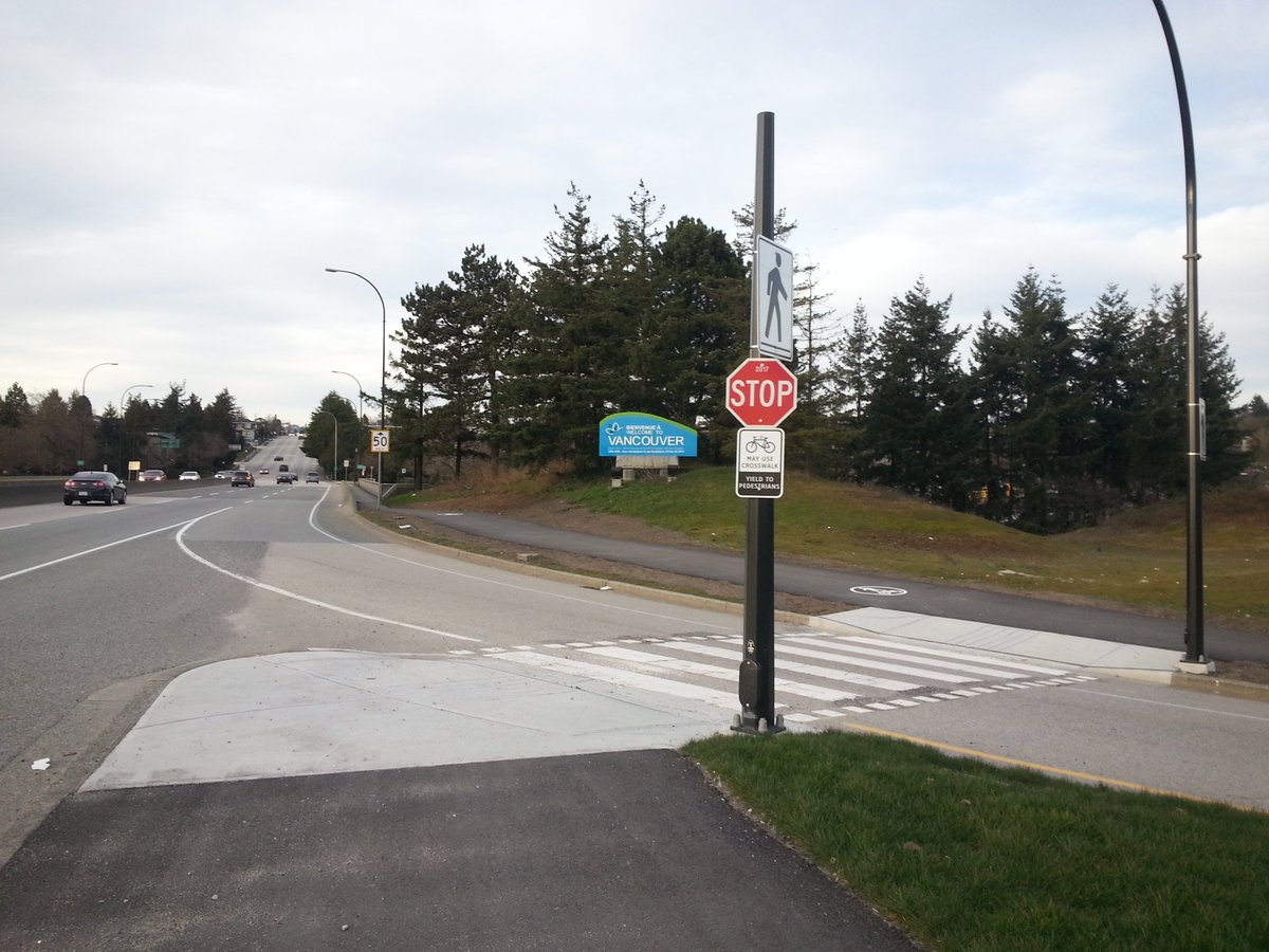 TransAction_BC's tweet photo. Tale of 2 cities: @CityofVancouver (recently redone #KnightStreetBridge intersection) and #Lyon. One has an official policy prioritizing pedestrians and #bikeyvr cyclists above cars, but which one?  @MayorGregor, @Dale_Bracewell, @WeAreHub... any ideas? https://t.co/vKoVV9qJKu