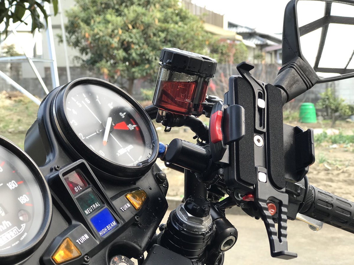 taro_CBF4287's tweet photo. ブレーキライン一新
キャリパーオーバーホール
リザーブタンク変更
充実イケメン( ^ω^ )

#CBFbase https://t.co/gAepyZRcqe