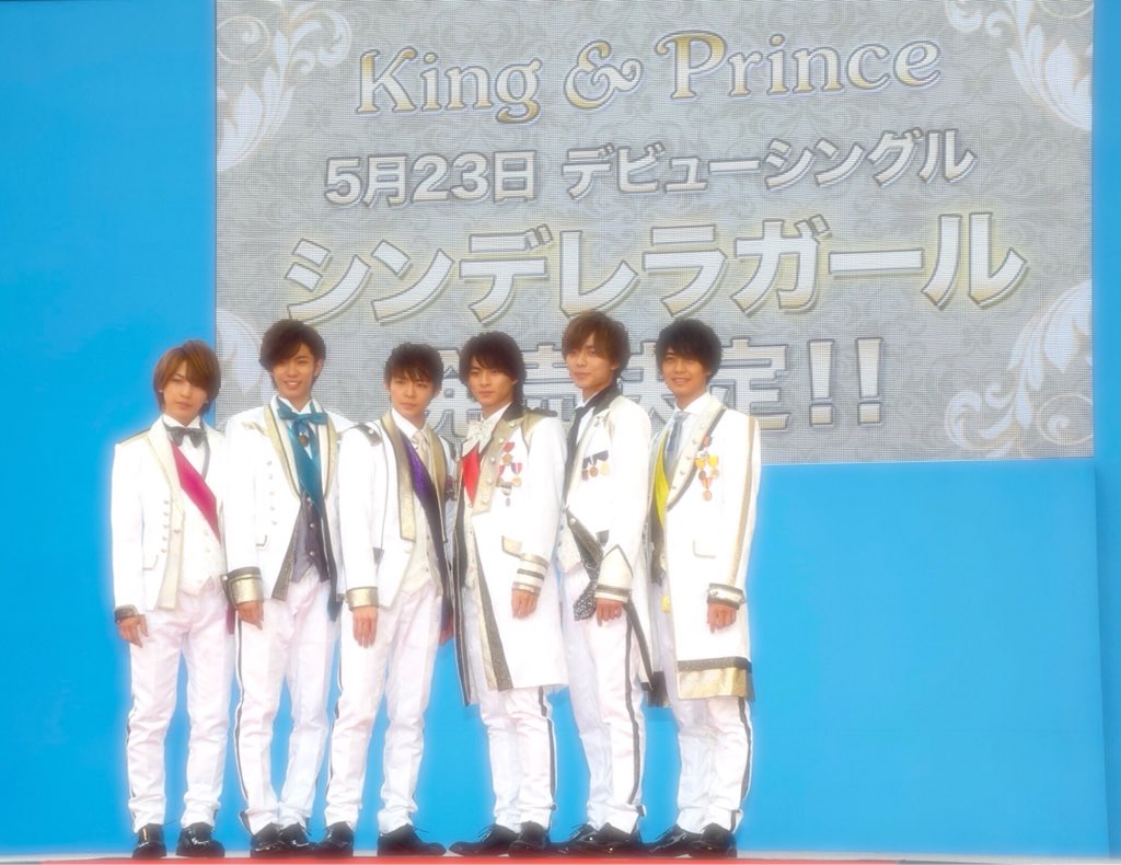 ri_Arashi_B's tweet photo. 👑デビュー日は5月23日
👑デビュー曲「シンデレラガール」
👑メンバーカラー変更
👑キンプリスペシャルストア「King＆Prince SWEET GARDEN」期間限定オープン

回ってきた情報 13:28現在

 #キンプリ #KingPrince #イベント情報 https://t.co/1pzaRSJU6a