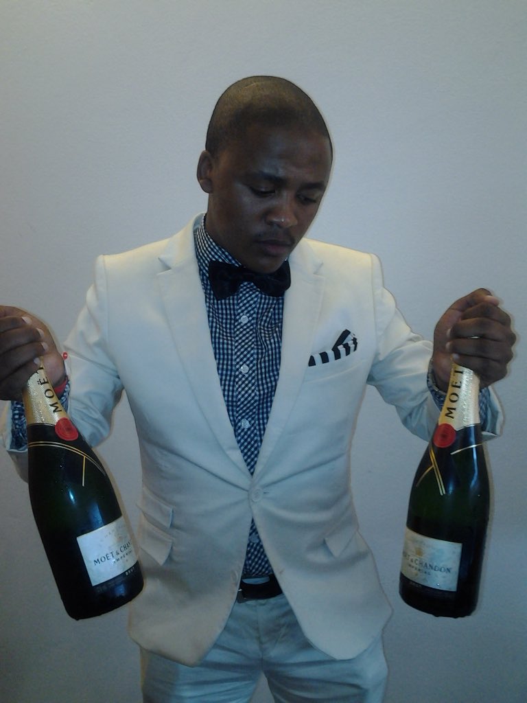 stevla_official's tweet photo. It’s my birthday 🎁 today guys...🎁🍾👏🎉🎂@danielmarven @JustKholii_ https://t.co/s72FzTBodv