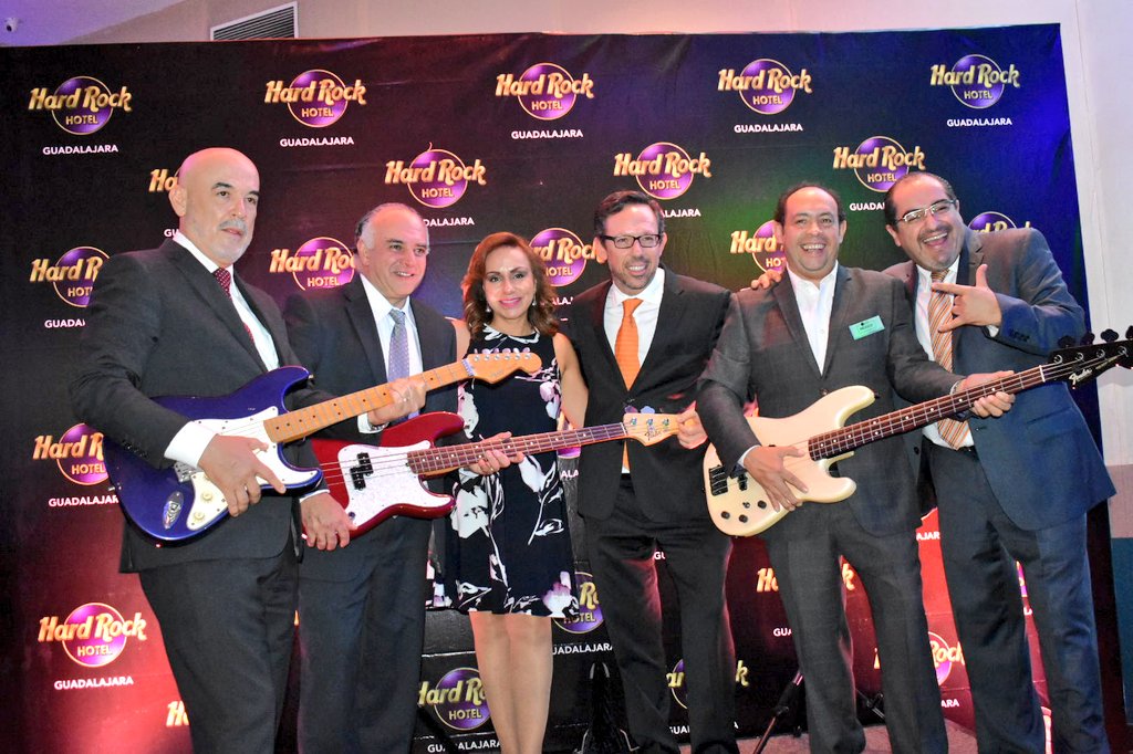 NexosTuristicos's tweet photo. 🎸 La gran familia #MPIMéxico acompañada de la destacada presencia del #destino #Zacatecas @ZacatecasSectur @EduardoYarto como un referente de #TurismoDeReuniones #MX en #CoctelEducativoMensual @MPI_Mexico @adrianestracom @MPI #ElPoderDeLaAtracción @ProMexico #HardRockGuadalajara https://t.co/7zbCADatOv