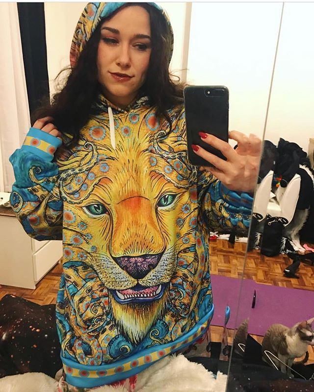 InfiniteBit's tweet photo. We love getting photos from happy customers! ππ like this one from @jenny_pierce rocking her brand new Hapalochlaena Leo Hoodie with art by @fluid.druid π¨π Thanks so much for your support and in helping us help artists! π»π #infinitebit #terrajeweβ¦ https://t.co/JywB0ZIBHV https://t.co/vXvCw8cpW6