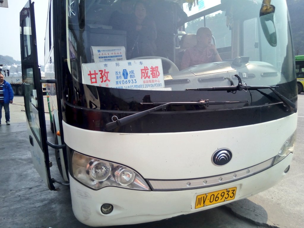 riverwill_kay's tweet image. 中国での公共交通機関はタクシー・地下鉄を除くと基本的に実名制
最近は改札に顔認証と国民証をかざす本人確認システム導入されてて、外国人などは隅っこの有人改札に行きパスポート提出が必須
ただ成都新南門Tは切符のバーコードかざすだけで通過できたな😓
#Transportation #IDsystem #China