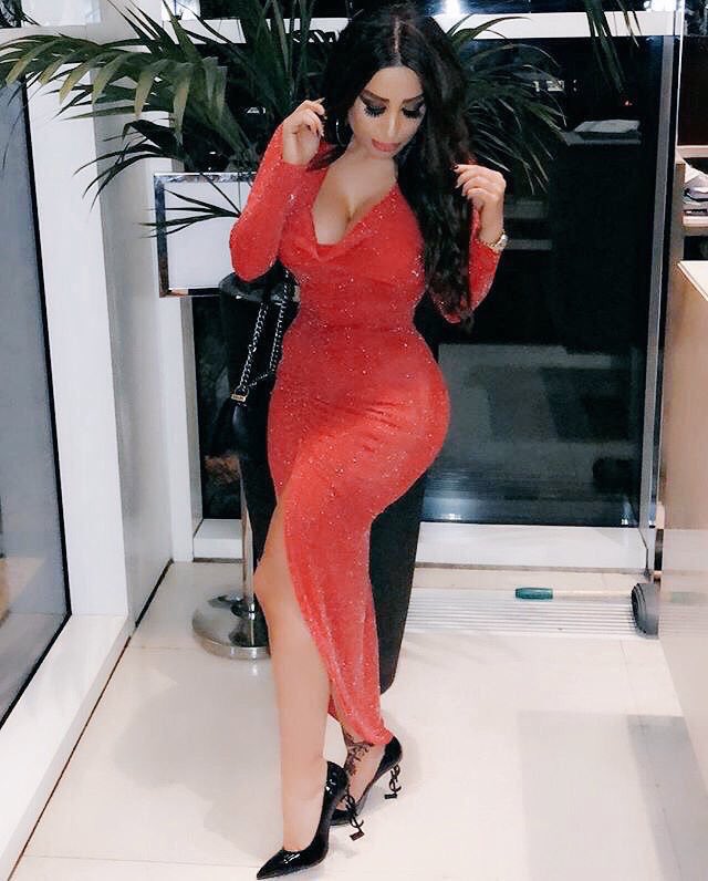 صباح الخير جسمها مثل جسم زوجتي فديتها وفديت جسمها 😘😍