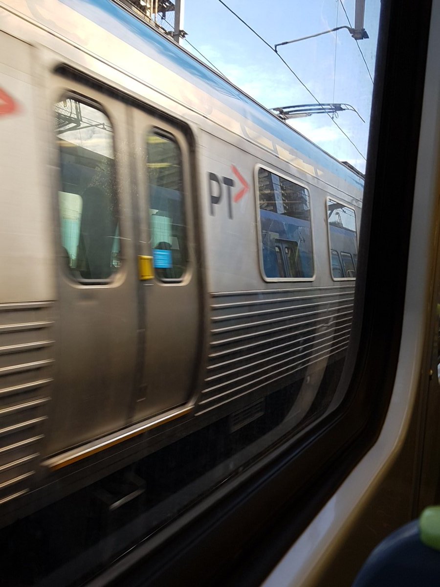 msav64's tweet image. #Livetrain Flinders to Spencer Street