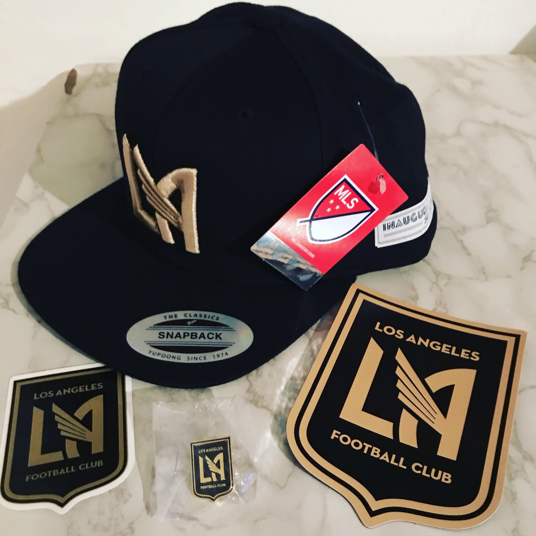 louie v hat