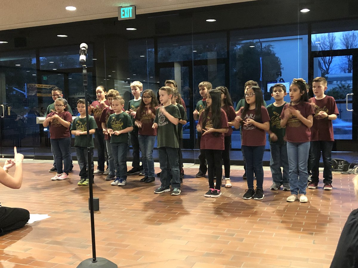 earlexplorers's tweet photo. Mrs. Hayes’ 3rd grade class performed at the Stanislaus Art Showcase Reception held at the Stanislaus County office of Education on Monday night! They were adorable and sounded amazing! Dr. Fong was awarded the Principal Arts Leadership Award at the event also.  #ExploreTheArts https://t.co/5sxLJ9NL5J