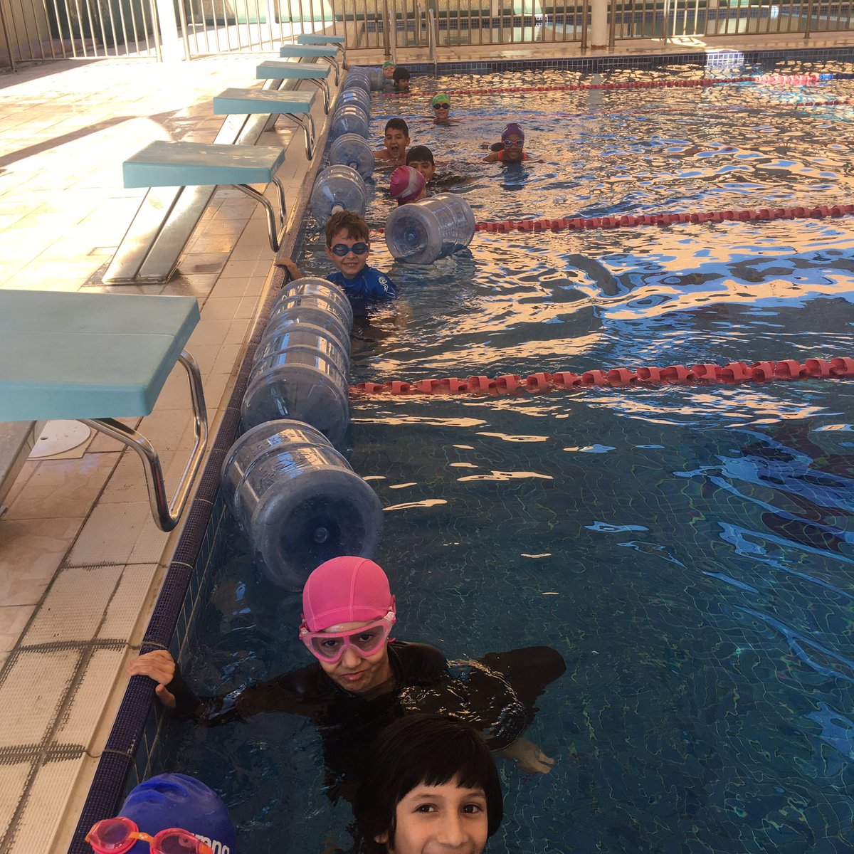 ekrgrant's tweet photo. Green day! Using our observation skills at swimming today to promote discussion and inquire about the effects of pollution 💦🐟@GCSPYPG4 @gcsphysed #BehappyBegcs https://t.co/O92OMZ7fHA
