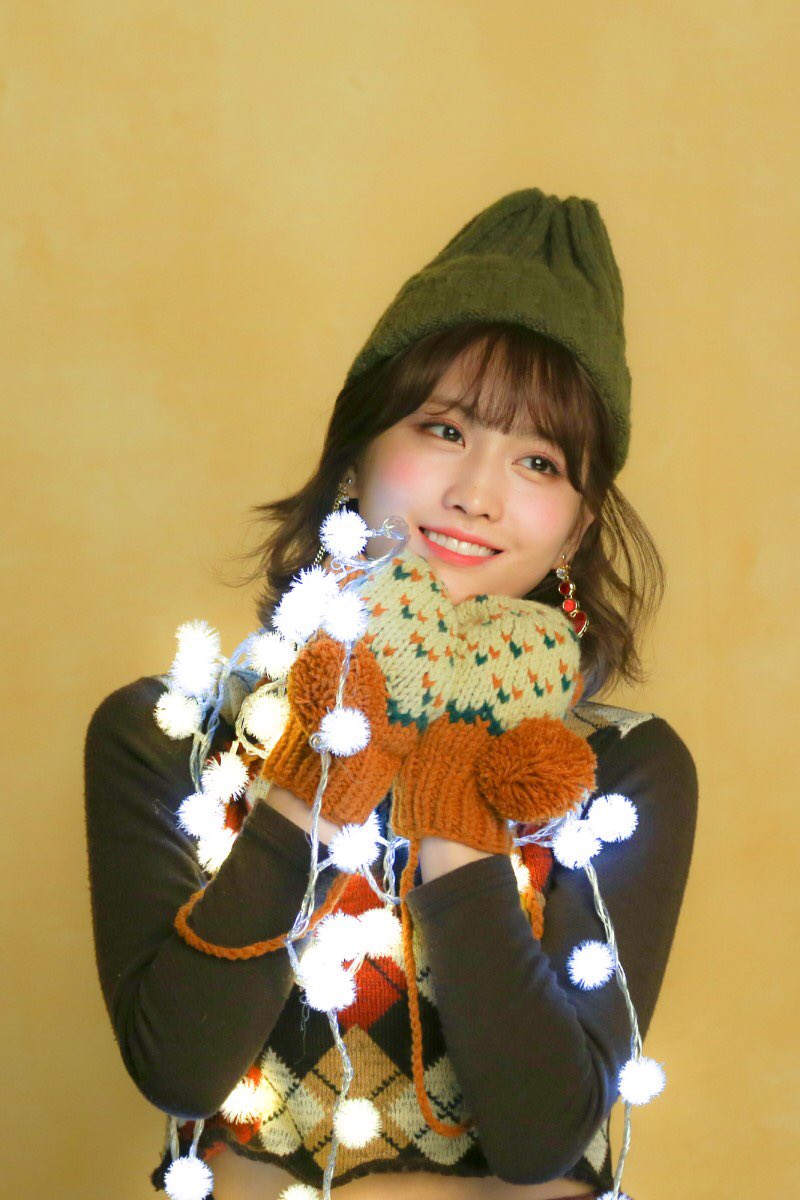R9MO1's tweet photo. ももりんは私の中でやっぱり一番のアイドルで今でも昔と変わらず一番大好きで憧れの存在😌💓💓💓会いたいよ〜今年からほんまに受験生で来年はサイン会で念願のももりんに会えるかな？😭 https://t.co/glNQ1eiDTP
