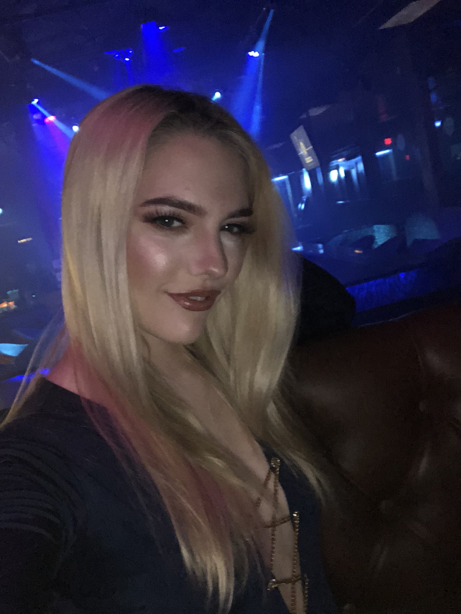 TW Pornstars Pic Kenna James INC Twitter Hanging Out At LegendsRoom With The Beautiful