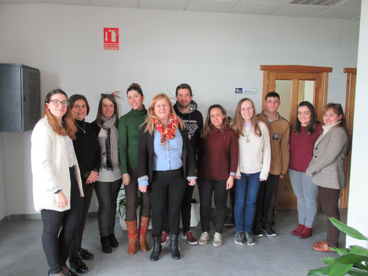 Este martes, día 13 de Marzo, Blanca Laguna, RR.HH de Adecco, nos impartió un simulacro sobre entrevistas de trabajo grupales en la cual hicimos una dinámica, después de unos 10 minutos Blanca nos dijo posibles trucos y fallos que teníamos que mejorar.
