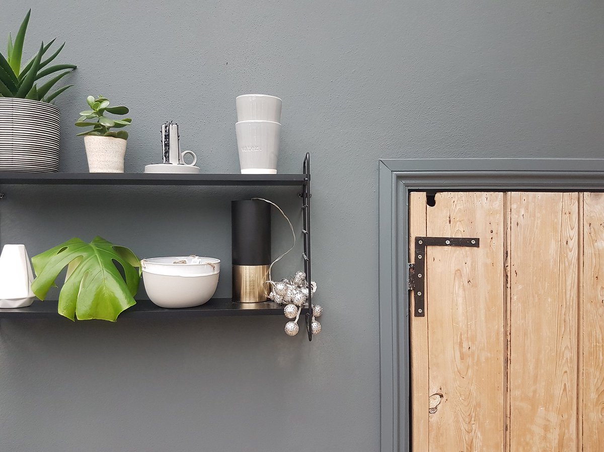 Delight in the details. 💚
⠀
We're reminiscing about our photoshoot at the amazing home of @peastyle ⠀
⠀
#tbt #throwbackthursday #decordetails #homedecor #greydecor #homeaccessories #modernrustic #rustichome #greyhome #shelvingstyle #rusticdoor #rusticliving #homestyle