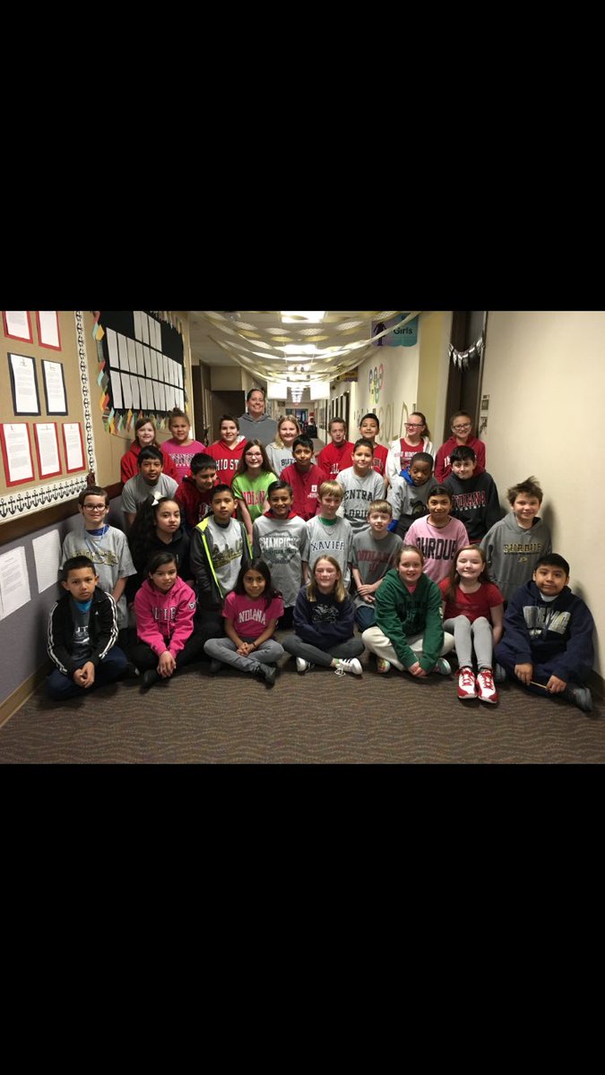 evansroom14's tweet photo. 100% college day participation! #crew14 is representing!! @SFE_3820 https://t.co/WSmJRquyOa