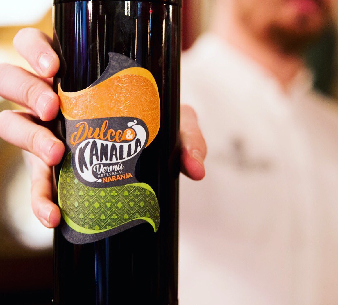 Siente #LaHoraKanalla con el primer vermú de naranja del mundo! 🍊🥃