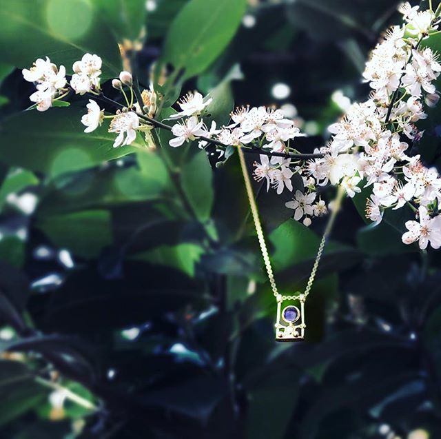 openjart's tweet image. #noworries in the world - #swings and #marchsunshine. Openjart Little Swings #Necklace in sterling silver and #amethyst - for your #innerchild. Link in bio👆🏼or: etsy.me/2pee8Jv ift.tt/2Iq524g