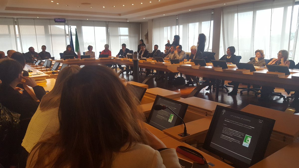 LetsCleanUpEU's tweet photo. Presentazione #lcue18 #cleanupeu in #Italia e del suo evento centrale #kcr Grazie @minambienteIT @barbaradegani e a tutti ipartecipanti! https://t.co/1Qq3FIaQjd
