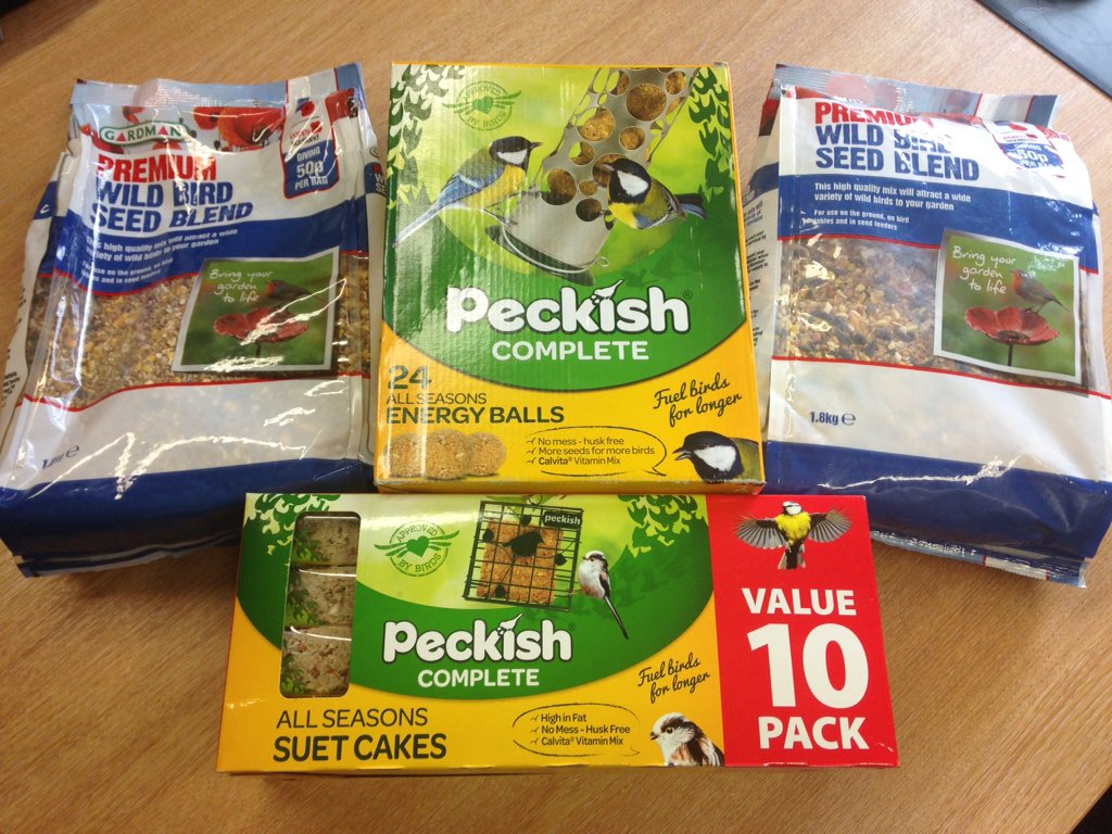 ExpressRedditch's tweet photo. Restocked for are little friends that visit are site on a daily basis. 

The site has noticed more little birds now using are bird feeding stations. 

They are now getting use to us, when on the feeders. https://t.co/LQBoui1Swr