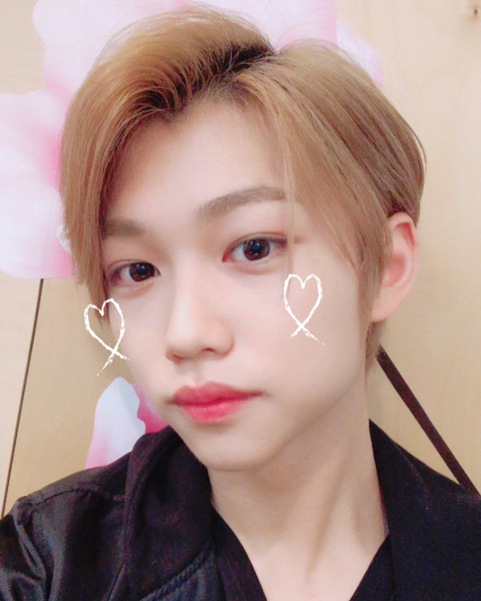 O Xrhsths 사율 Sto Twitter Straykids Instagram Update 日本語訳 アンニョン 僕は休憩の時間がある時 僕たちの愛しいファンの方々が書いたインスタグラムのコメントを読んでいます 素敵な言葉を書いてくれてありがとうございます Straykids 스트레이키즈