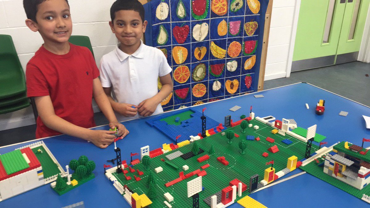 Year 2 have had a fantastic morning so far... <a href="/MsFGFinlay/">Ms Finlay</a> #LEGO <a href="/CliftonPrim/">CliftonPrimary</a>