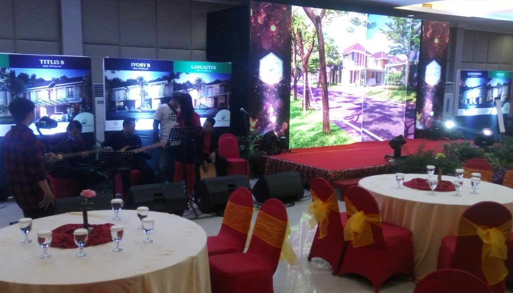 ProJack_CoustiC's tweet photo. Soundcheck now, at @tshsidoarjo's Jupiter room ft @lovelychabowska 🎸 Special on bussiness gathering by @bankmandiri &amp; @CitraGarden_SDA https://t.co/XPQHAWvDZm