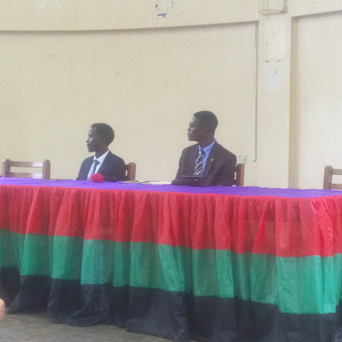 lawsocietymak's tweet photo. Mr Howard Mwesigwa and Mr Kitandwe are vying for the position of first year representative
#MLSDebate https://t.co/PwnfoCbsBW