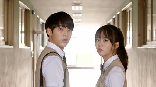 เรื่อง Nightmare teacher ใน Netflix สนุกจริงๆ นะเออ ให้ข้อคิดด้วย มี 12 ตอนๆ ละไม่เกิน 20 นาทีดูแป๊ปเดียวจบกระชับดี อารมณ์แบบมีครูใหม่ลึกลับคนนึงย้ายมาหลังจากนั้นนางเอกก็รู้สึกว่าในห้องมีคนหายไปแต่ดันจำไม่ได้ว่าชื่ออะไร โต๊ะคนที่หายจะมีการทิ้งเมสเสจเตือนถึงครูคนใหม่ไว้