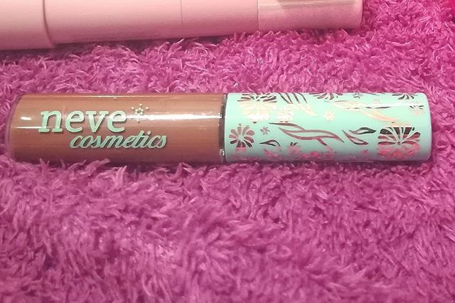 marycliath98's tweet image. Ultimamente, per quanto mi riguarda @nevecosmetics non sta sbagliando un colpo! ❤️
#browmodel é il primo cosmetico per sopracciglia davvero FACILE da usare. È maneggevole, ergonomico e ha una tenuta eccezionale 🔝🔝🔝
È in grado di tenere a bada anc… ift.tt/2FCVghD