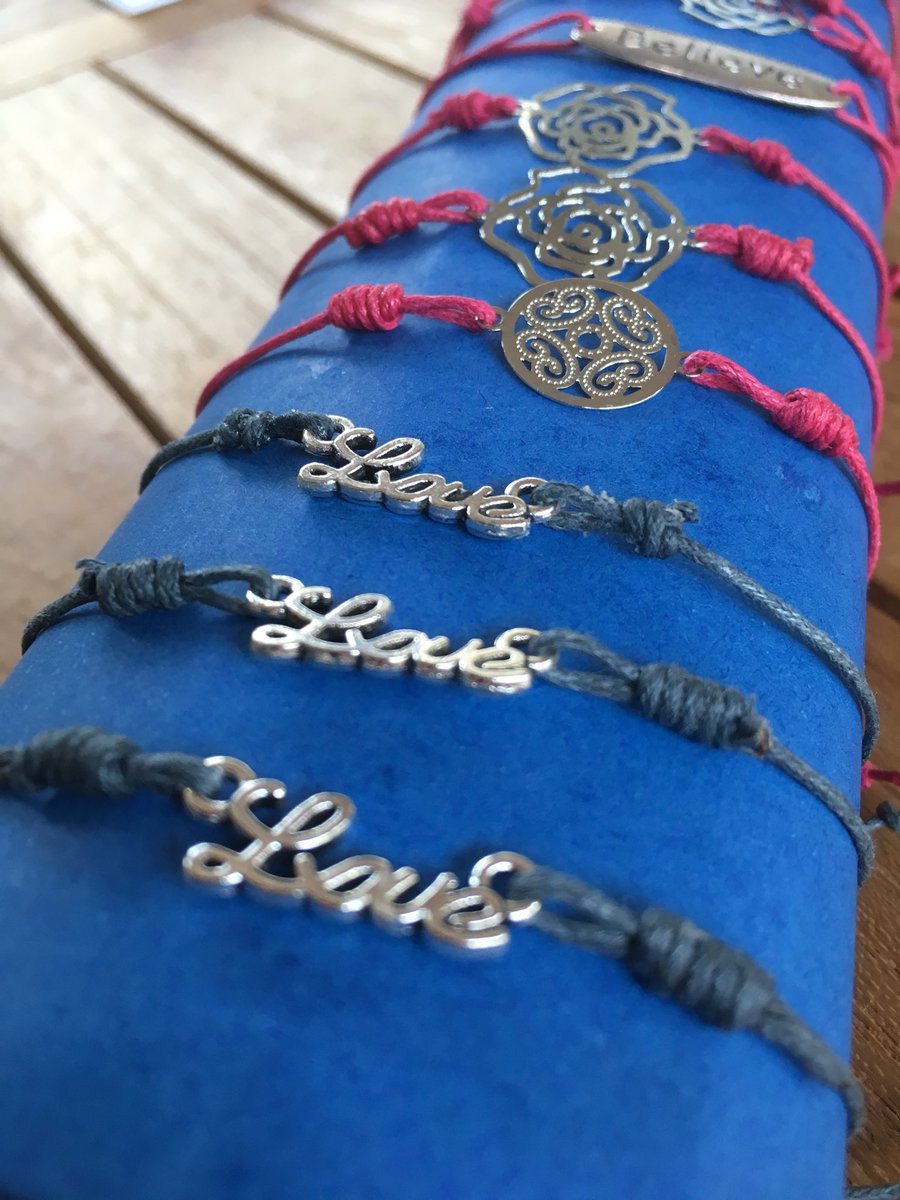 AreYouRaidy's tweet photo. Allez hop! Pour financer notre projet. Vente de bracelet. 15€ les 3. A commander en MP.
#raiddesalizes #sponsors #solidarite https://t.co/BU9r6sRW9W