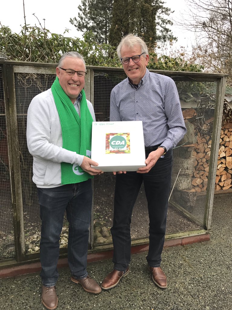 Voor de vrijwilligers van de clientenbus van ZONL als blijk van waardering een CDA Ap peltaart