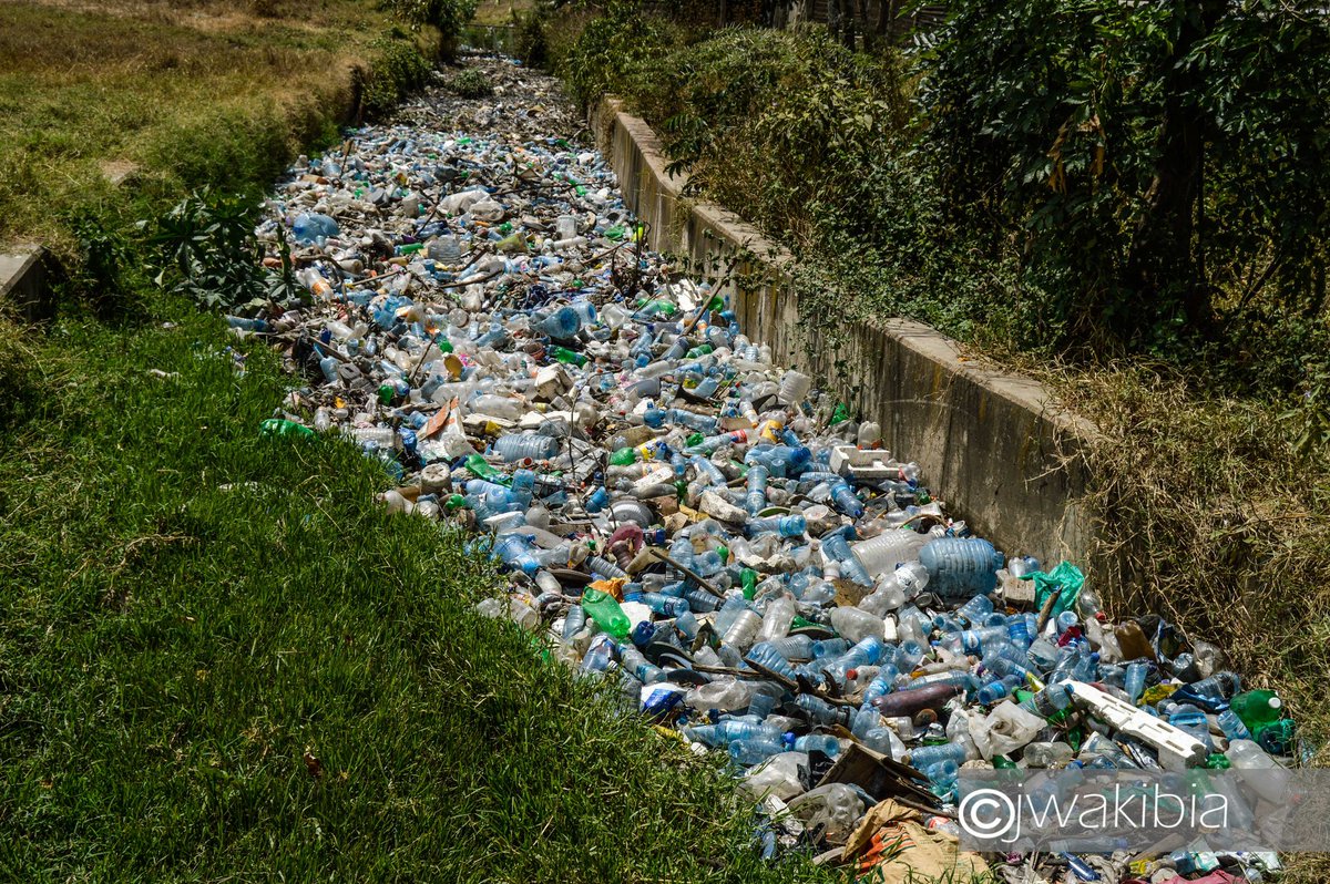 ythera_'s tweet photo. People complaining about drainage yet they throw trash irresponsibly #NairobiRains https://t.co/ttPegda8ic