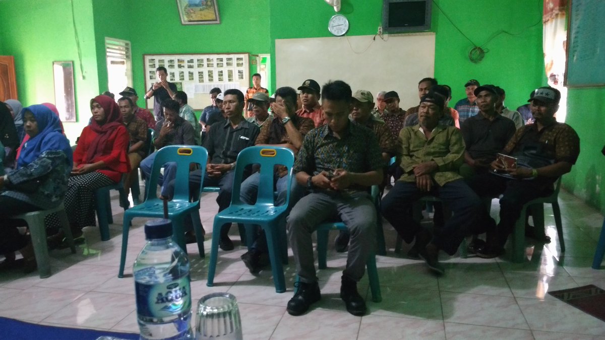 TonieBerutu's tweet photo. Musyawarah Desa #TanjungPutus bersama PD @081362145300m @july7naga dan PLD @prayogoeka5 @jokowi @EkoSandjojo @KemenDesa @taufikmadjid71 @TPPISUMUT @tppiindonesia @SatgasDanaDesa #KecPadangTualang #KabLangkat https://t.co/31VUG4CnwK