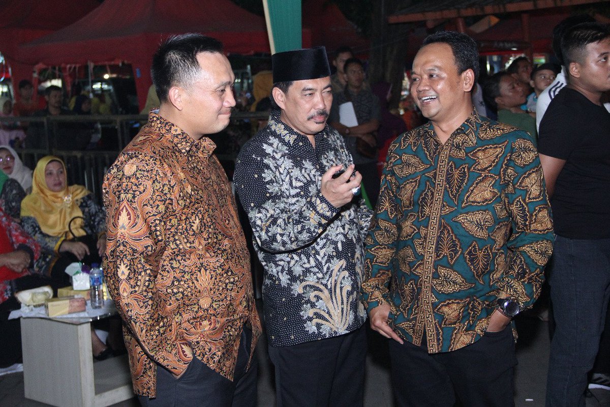 SullamulN's tweet photo. Dalam Acara Mendem Duren Sak Tuwuk'e kemain 14 Maret 2018.
Penyuka durian monggo merapat, acara sampai 18 Maret 2018 pukul 10.00 - 22.00 WIB di Halaman GOR Sidoarjo. Akan diadakan lagi di Pasar Baru Wonoayu Sidoarjo tanggal 22 - 25 Maret pada jam yang sama :)

#durian #sidoarjo https://t.co/Dg4AHPJIgl