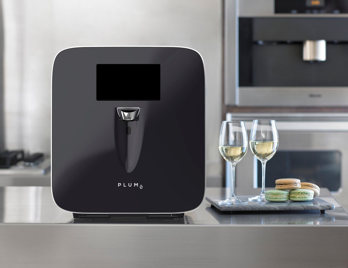 NomadicDreamz's tweet image. The future of #hotel #minibars is here; a machine that serves #wine  by the glass buff.ly/2DmDMQy