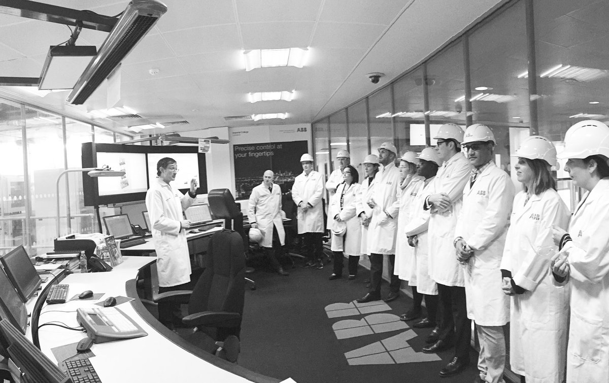 MikhaelaGrayIB's tweet photo. Our Foundations of Finance participants discover the #carboncapture Lab, analyse the finances and take an #investment #decision #ExperientialLearning @ImperialExecEd https://t.co/gw6XOOl2ZZ
